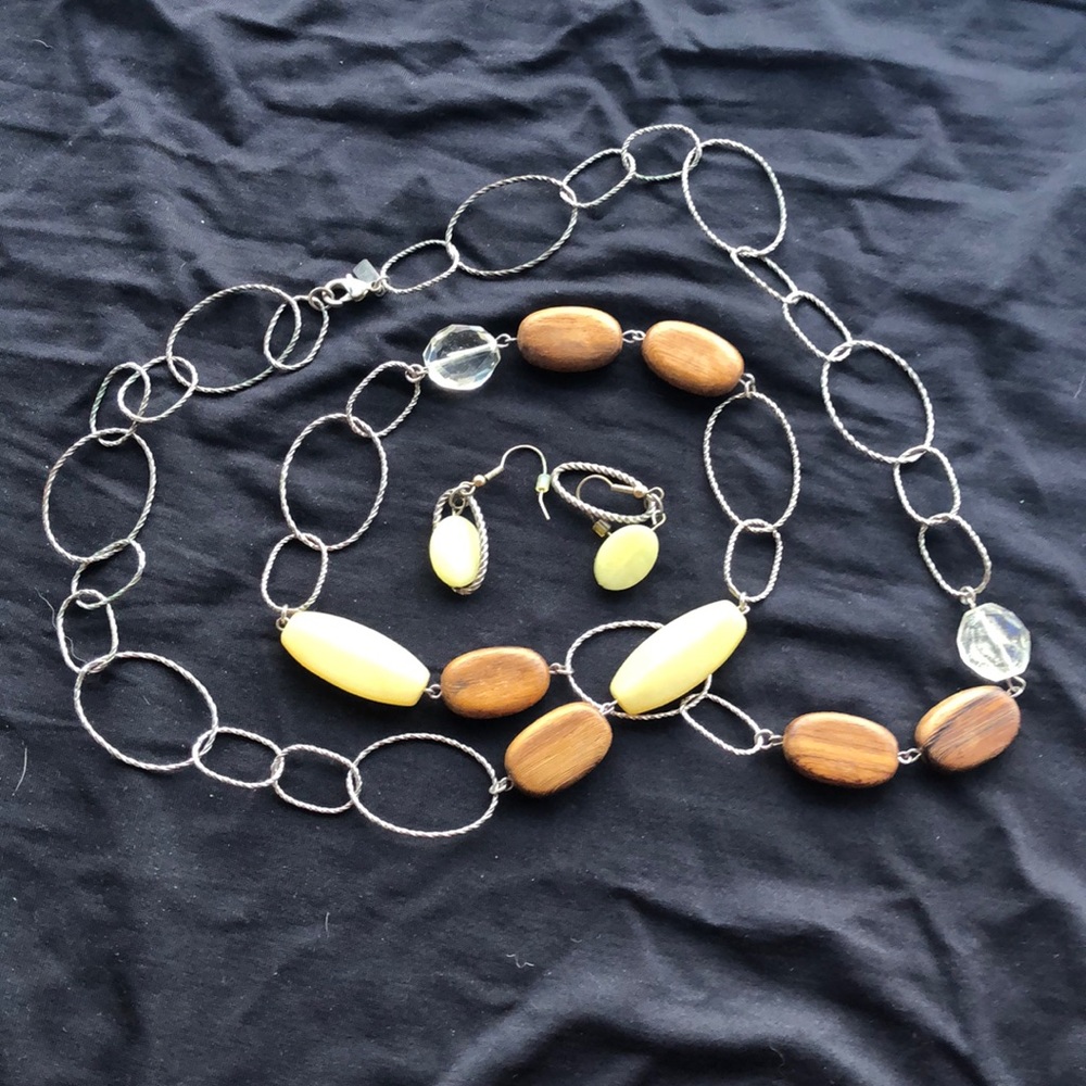 Necklace and earrings set